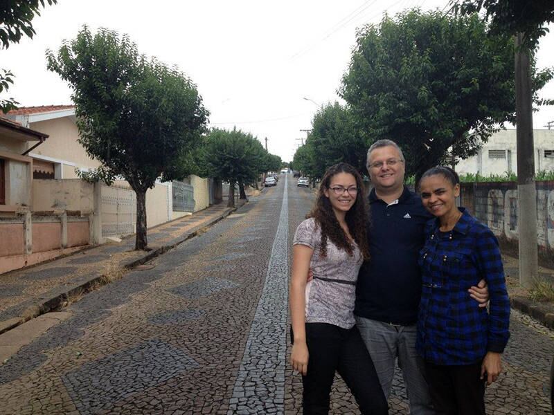 Após a separação, Marina se casou, em 1986, com Fábio Vaz de Lima, com quem teve mais duas filhas: Moara (foto) e Maira. O casamento dura até hoje