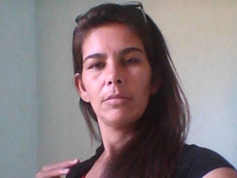 De acordo com familiares, o homem, Fabiano Claro, de 40 anos, havia brigado com a esposa, Rosilda Schneider Claro, de 37, por ciúmes. Na noite de sábado (8), o suspeito convidou a vítima para ir à fazenda