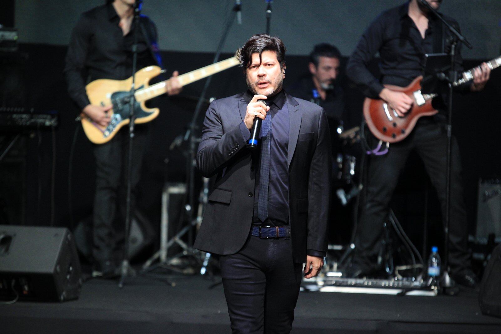 Paulo Ricardo marcou presença no primeiro dia do desfile da Camargo Alfaiataria que aconteceu nesta terça-feira (28), no Rio de Janeiro
Acesse o R7 Play e assista à programação da Record quando quiser