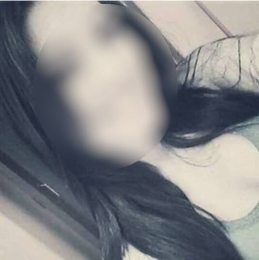 É estável o quadro de saúde da farmacêutica Gabriela Rocha Leite, de 18 anos. Ela sobreviveu ao ataque de um policial militar, na zona norte de São Paulo, na noite de domingo (22). A jovem foi baleada no rosto e na barriga e teve que passar por uma cesariana. Jurema Cristiane Bezerra Silva, de 39 anos, sogra da garota, morreu. O irmão mais novo de Jurema, de 18 anos, foi atingido nas costas 