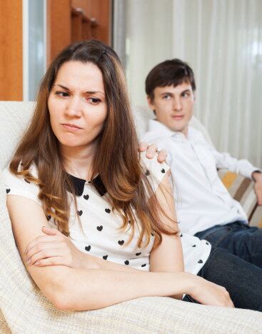 Fim dos casamentos

Você acredita que o WhatsApp acaba com relacionamentos? Uma estatística divulgada pela Associação de Advogados Matrimoniais da Itália revela que o WhatsApp é citado em 40% dos divórcios na Itália. Tem mais: perguntamos para os nossos seguidores no Facebook se o aplicativo já havia marcado de alguma forma a vida deles. Uma grande quantidade dos mais de 3 mil comentários citava o app como "motivo", ou influência no fim de um relacionamento. Mas, nem tudo é ruim. Várias pessoas também começaram namoros e até casamentos usando a ferramenta de grupos do WhatsApp