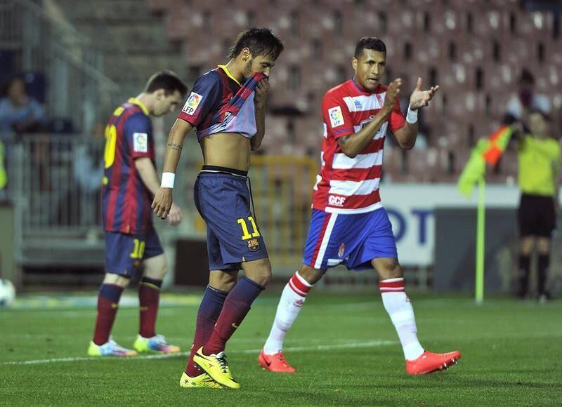 Quem acompanha a carreira de Neymar sabe que o craque tem o hábito de mostrar partes da cueca, mas nunca a marca havia ficado tão evidente. No jogo seguinte ao da polêmica, por exemplo, o jogador apareceu com uma cueca sem marca