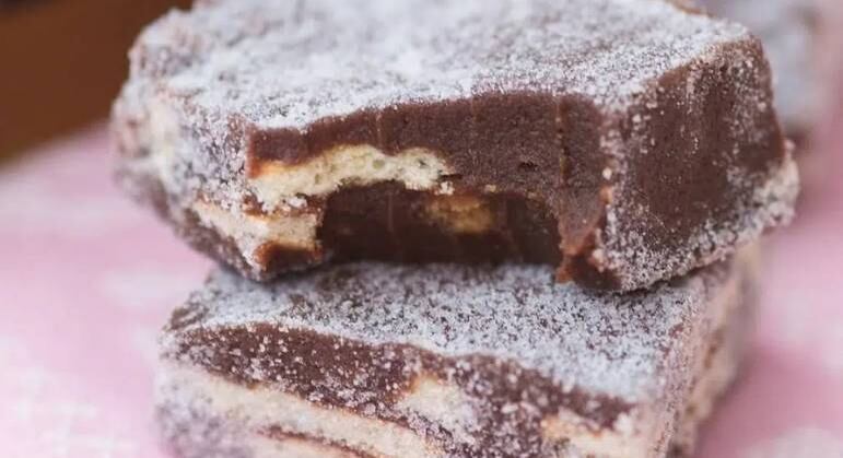 Cremosa e, ao mesmo tempo, crocante, a palha italiana faz sucesso com ingredientes simples: leite condensado, biscoito, margarina e chocolate em pó. Confira o preparo