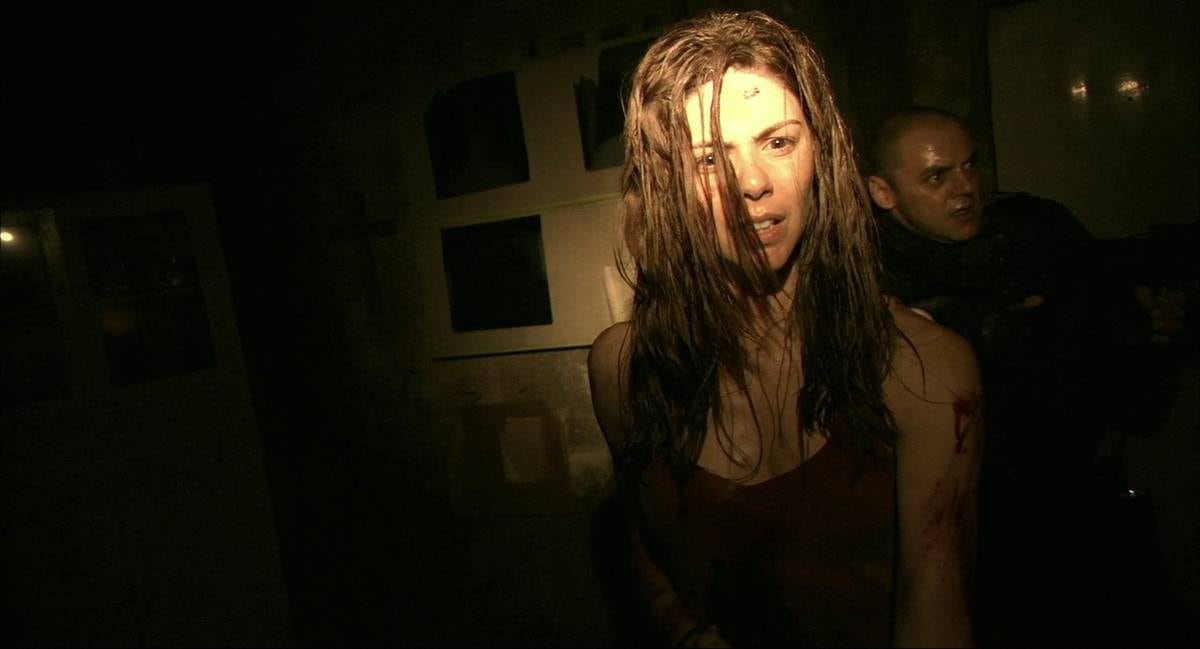 REC (2007)
Custou: US$ 2 milhões
Rendeu de bilheteria: US$ 29 milhões
O filme espanhol ganhou fãs ao redor do mundo por ser extremamente tenso. A trama ganhou várias continuações e até versão americana