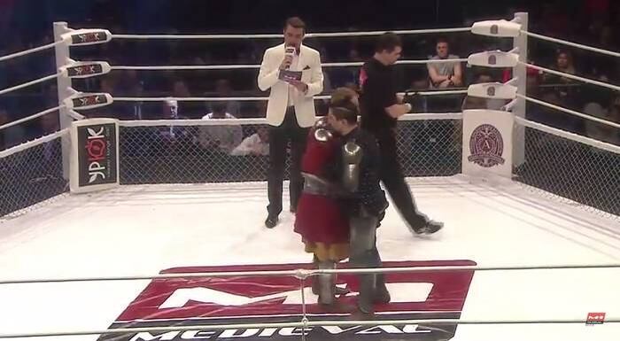 No fim, o que vale é o abraço no adversário, como mandam as artes marciais