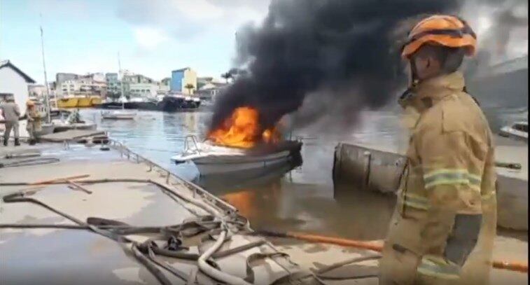 Lancha explodiu na praia da Barra, em Macaé (RJ)