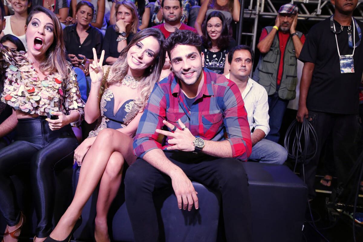 Na plateia, Letícia estava coladinha em Junior