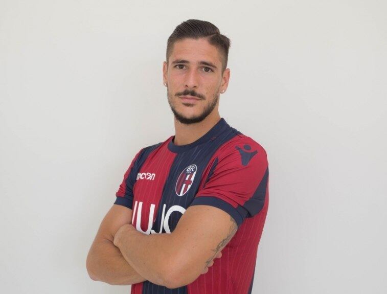 O Bologna comprou em definitivo o atacante Diego Falcinelli. O clube rossoblu pagou cerca de 10 milhões de euros (R$43 milhões) ao Sassuolo pelo jogador.