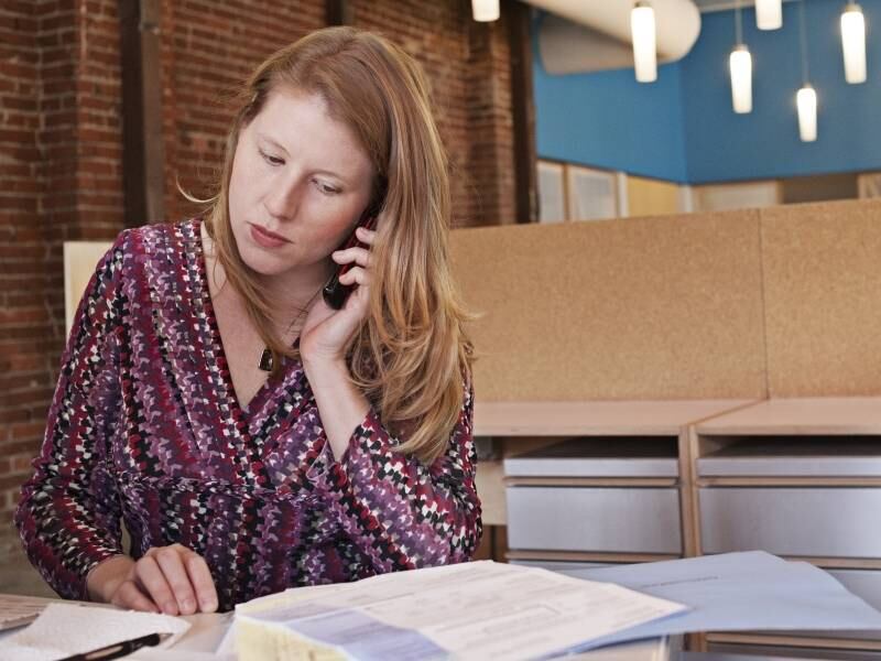 O plano de negócios
“Essa é a hora de colocar as ideias no papel”, diz Enio Pinto.
É nessa fase que você vai ver se o seu negócio é viável. Alguns pontos precisam
ser considerados: existem clientes para esse negócio? Quem são esses
consumidores e quantos são? Quem é a minha concorrência direta? O que eu vou
poder oferecer de diferencial? Quem vão ser os meus fornecedores?