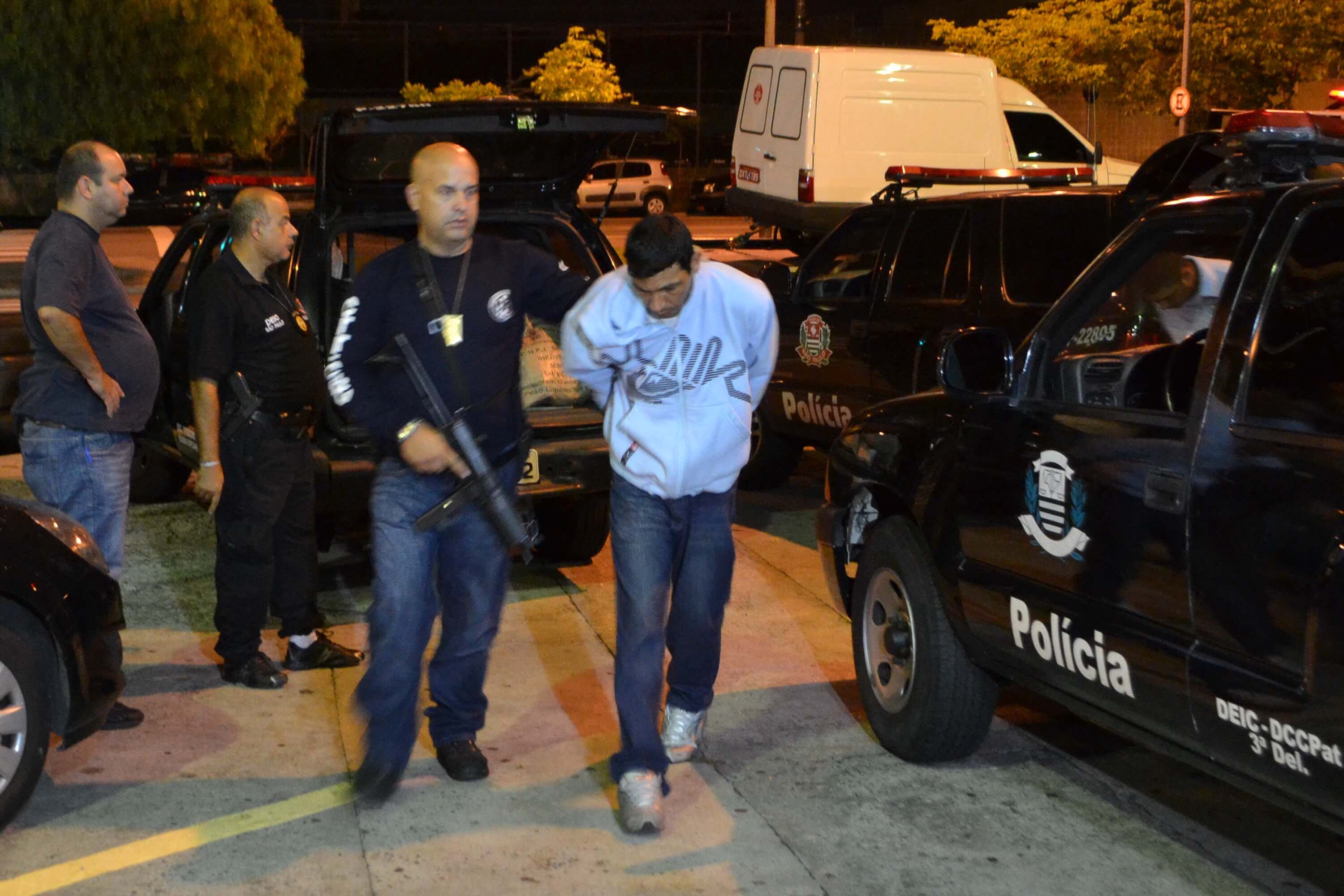 Três homens foram presos após tentarem roubar armas do fórum