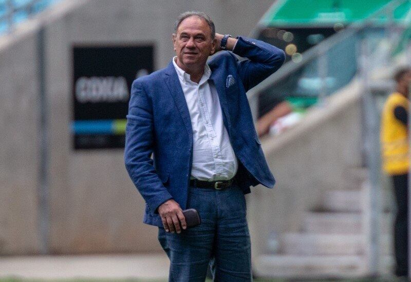 Denis Abrahão

Perto do rebaixamento, a diretoria também foi atingida por mudanças. A última cartada de Bolzan foi nomear Denis Abrahão como vice de futebol. O dirigente chegou com tudo ao vestiário, e as declarações sempre assustaram atletas e até mesmo os torcedores. Na reta final, o cartola resolveu afastar sete nomes que não estavam comprometidos