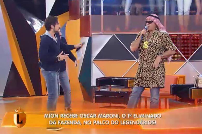 Em seguida, o empresário tirou parte de uma roupa de árabe e sensualizou ao som de El Arbi, de Khaled

+ Vídeo: Direto da Roça, Marcos Mion recebe Oscar Maroni no palco do Legendários

+ Legendários também está no Facebook. Curta!

+ Siga a atração de Marcos Mion no Twitter!
