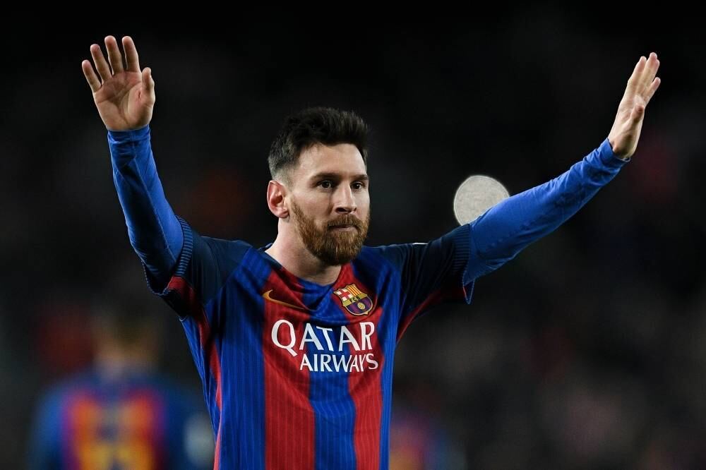 Messi, do Barcelona, defende o clube desde 2003