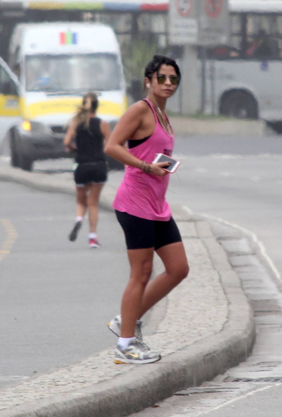 Anna Lima é clicada durante exercício físico nesta segunda-feira (26)