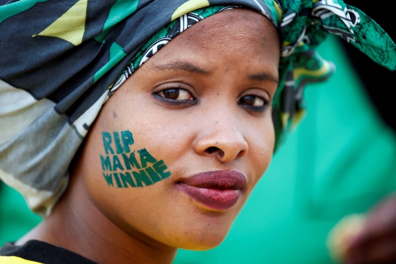 O funeral de Winnie Mandela começou hoje (11) na África do Sul. Ela foi uma das personalidades mais importantes na luta contra o Apartheid no país. Ela morreu no último dia 2, aos 81 anos. Ela era deputada desde 1994 e foi casada com Nelson Mandela.