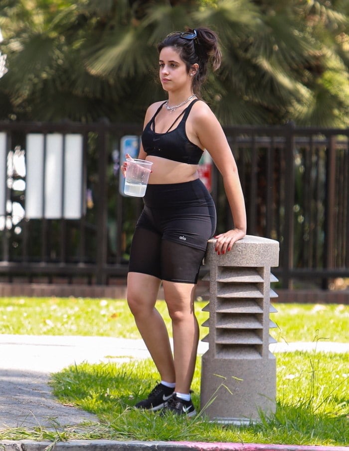 A cantora também mostrou que está mantendo a hidratação durante os exercícios