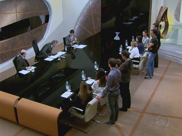 Após a sexta prova do Aprendiz Celebridades, a equipe Next terminou na temida Sala de Reunião e as brigas do cantor Nahim e companheiros foram destaques do episódio. Veja o que falaram!
+ Aproveite e confira os vídeos do Aprendiz Celebridades

+ Já curtiu a página do Aprendiz Celebridades no Facebook? É só clicar!

+ Siga o Aprendiz Celebridades no Twitter e receba todas as notícias do programa
