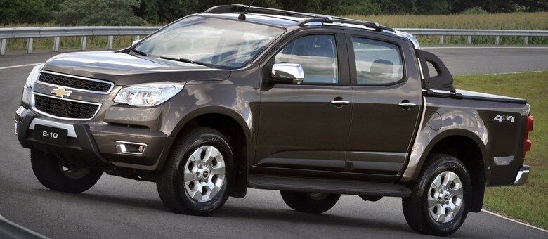 Contato entre a tubulação, presilhas e chicote pode provocar vazamento de combustível no cofre do motor