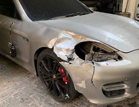 Carro ficou com a frente destruída após homem atropelar e matar idosa