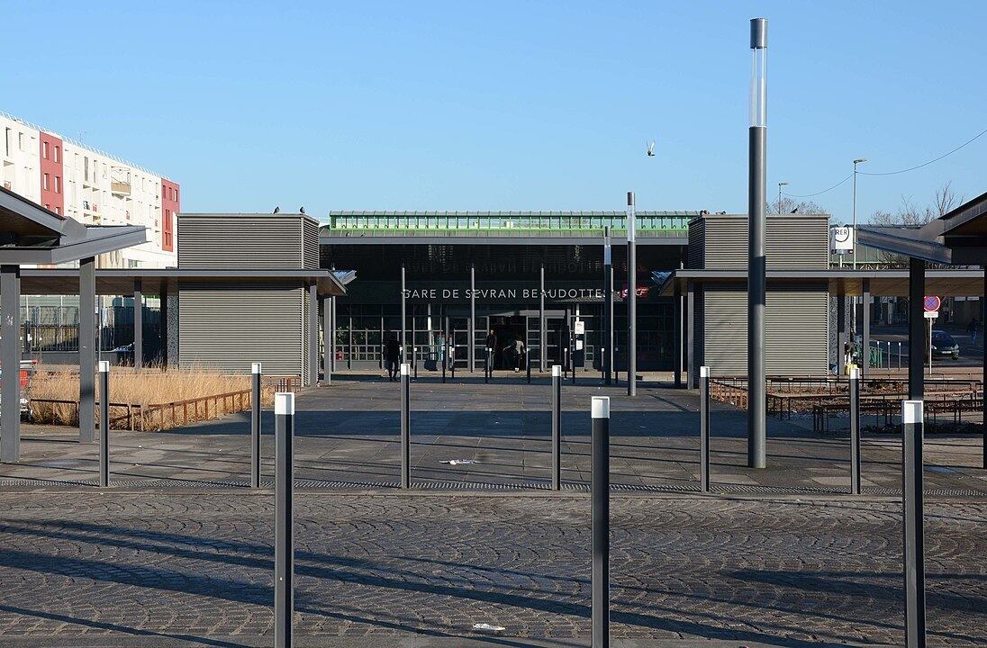 Uma cidade da França comprou briga com uma poderosa rede de supermercados: o Carrefour.
