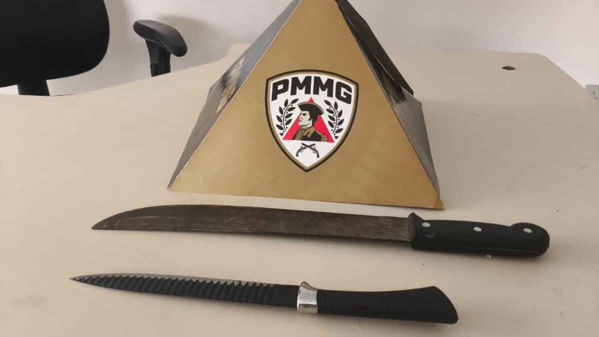 Faca utilizada no crime foi apreendida; a perícia da Polícia Civil foi chamada e o caso será investigado