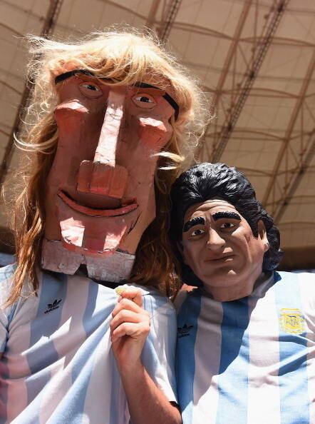 E os Argentinos  nem  se fala, né? Teve até máscara do Maradona para provocar os brasileiros presentes no estádio Mané Garrinha.