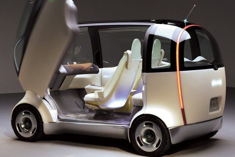 Honda PUYO —  existe uma expressão bastante conhecida entre os
amantes de carros e motos — Honda é Honda. Sabendo disso,
podemos dar uma trégua para o conceito. Longe de ser bonito, porém, de
aparência amigável, o pequenino ganha pontos por ter funcionamento por célula
de combustível, o que o tornaria, se fosse às ruas, bem menos poluente do que a
gasolina. O problema é que este tipo de combustível é ainda muito caro