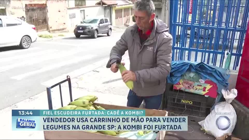 Vendedor de legumes tem kombi roubada e precisa utilizar carrinho de mão para trabalhar