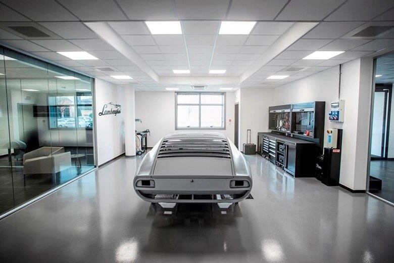 O esportivo demorou 1.150 horas para a restauração completa da lataria, já a parte mecânica foi de 780 horas