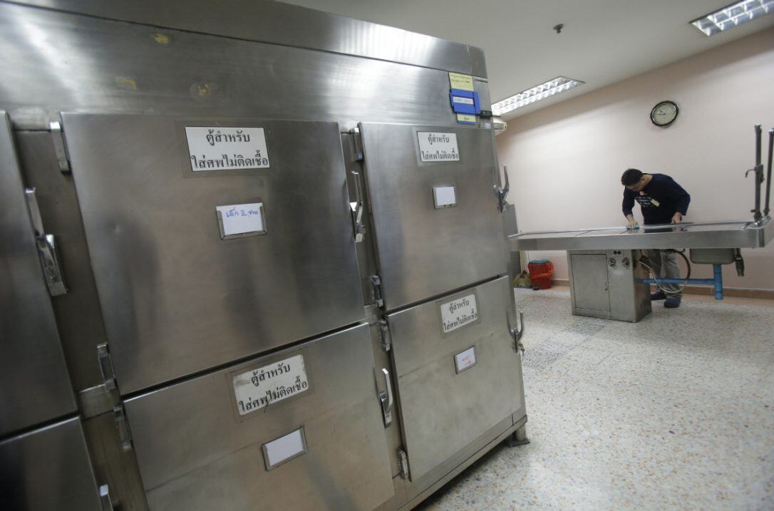 Parentes aguardavam a burocracia para liberá-lo para o funeral