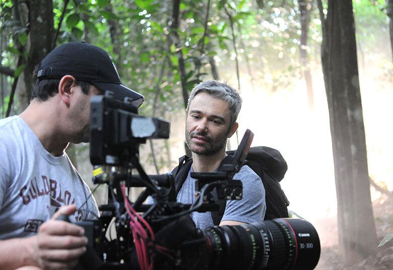 Um helicóptero e drones foram utilizados para levar ao público ao máximo de realismo nesta aventura imprevisível