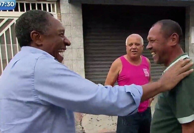 Voltar a este bairro significa receber abraços carinhosos de pessoas
com quem dividiu a infância, e que acompanharam de perto sua trajetória: “As pessoas
te encontram depois de anos e te dão um abraço. Isso não tem preço!”.