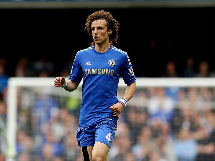 No Chelsea, David Luiz tem como principal objetivo o bicampeonato na
Liga dos Campeões da Europa. Diferente do ano passado, quando enfrentou
Shaktar Donetsk e Juventus na primeira fase, a equipe terá pela frente
Schalke 04, Basel e Steua Bucarest no Grupo E da competição