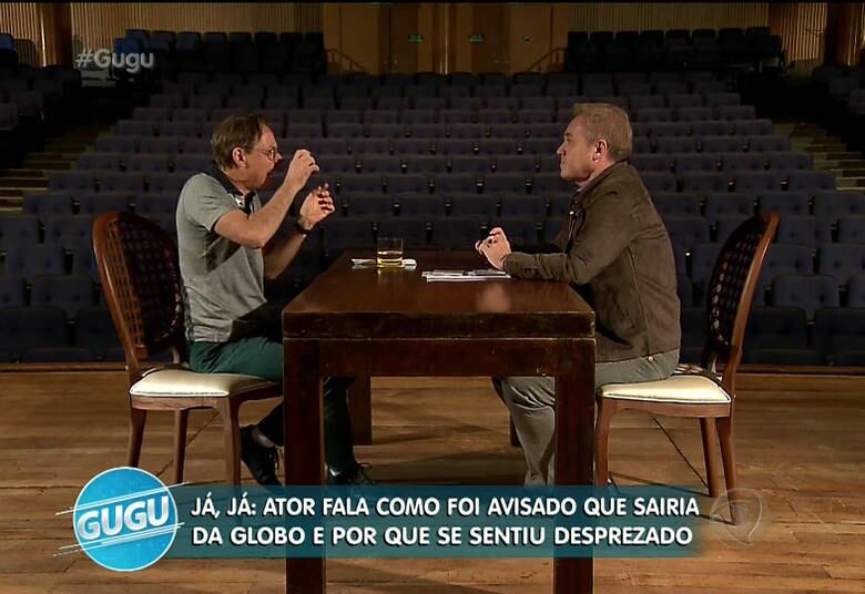 O ator também protestou contra os flagras na praia e fotos de menores de idade, filhos dos atores.
— Quem quer me fotografar, tem que me pedir! Eu posso dizer que sim e que não. Posso até dar de graça. Mas ele não tem direito de ficar com uma câmera, com uma lente do tamanho de um bonde, vendo se na praia vai acontecer alguma coisa ridícula comigo. E não pode tirar foto das minha filhas menores de idade!