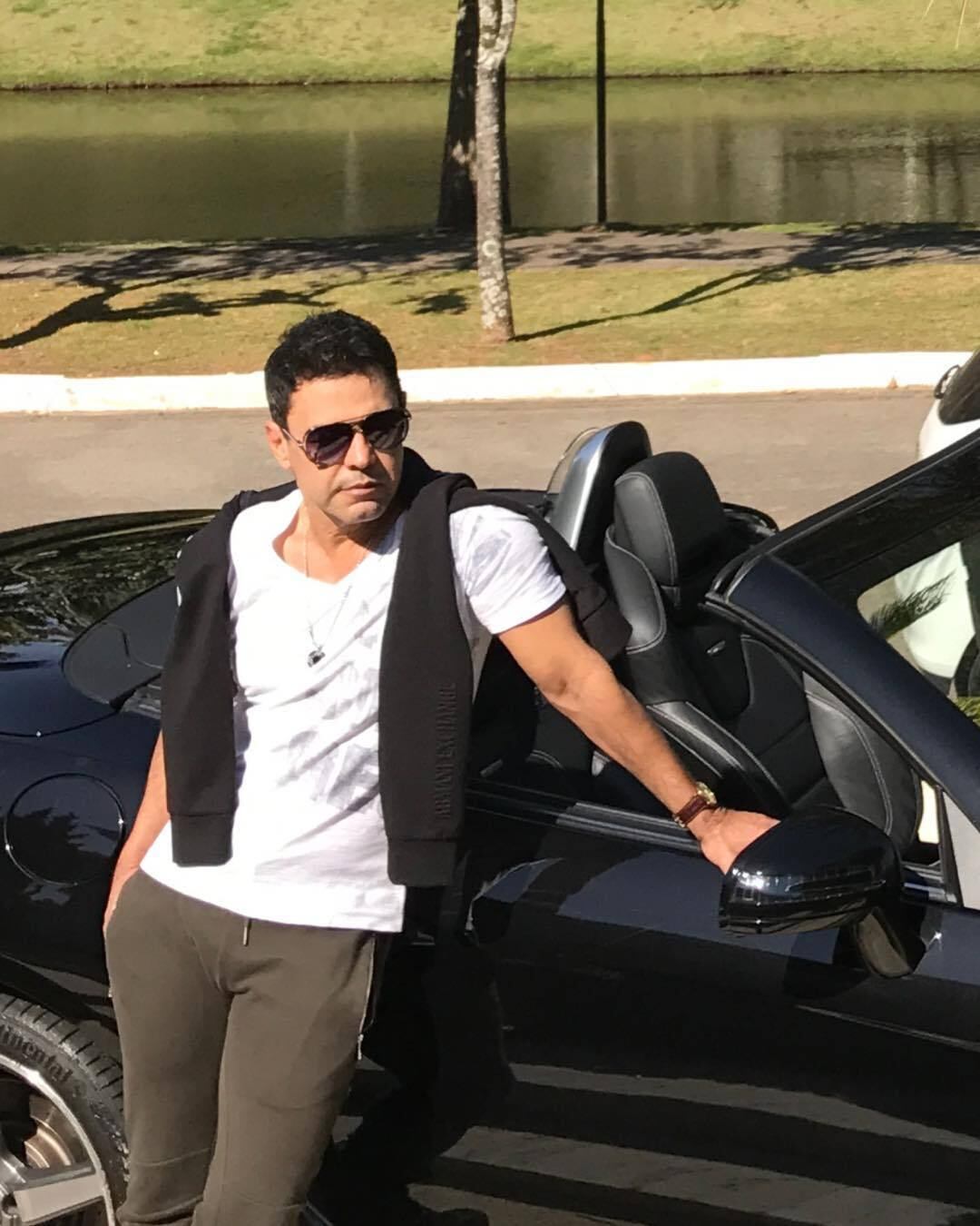 No começo do mês, em outra oportunidade, o astro foi clicado ao lado de uma das "máquinas". "Hoje eu tô que tô!", escreveu na legenda