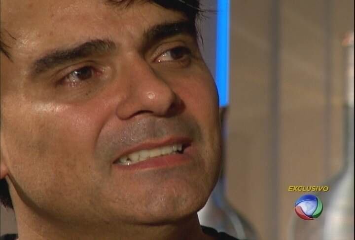 Pádua não teria aceitado o divórcio e passado a ameaçar a ex-mulher. A denúncia sobre a ameaça foi feita por uma tia de Paula em uma rede social