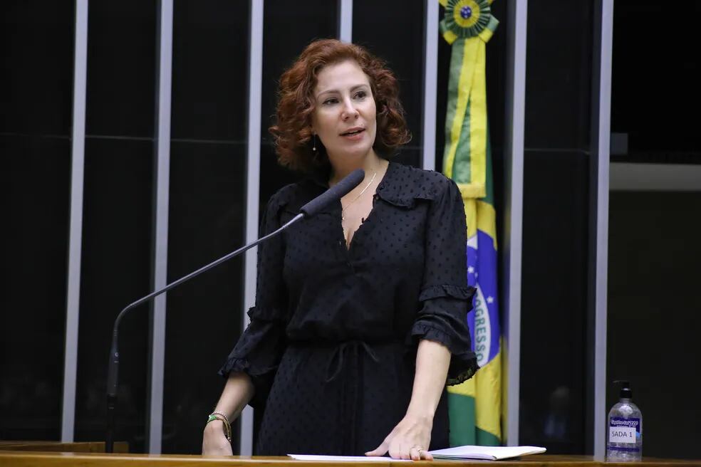 Condenada pelo STF, Carla Zambelli está foragida na Itália