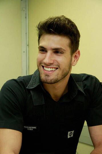 Modelo desde o fim da adolescência, Guilherme resolveu prestar o concurso do Metrô porque precisava de um emprego estável e já admirava a empresa. A prova foi prestada em 2010, mas o emprego, de fato, só veio em agosto de 2012


+ Assista à chamada do concurso!

+ Clique aqui para participar do concurso

+ Aproveite e confira as matérias do programa Domingo Show

+ Já curtiu a página do Domingo Show no Facebook? É só clicar!

+ Siga o Domingo Show no Twitter e receba todas as notícias do programa