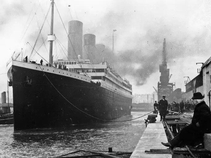 O naufrágio do Titanic completou 110 anos na quinta-feira (14). A embarcação, que levava 2.220 passageiros da Europa para os EUA, afundou após bater em um iceberg. O episódio ficou famoso após a história ser contada no cinema em 1998 e levar um Oscar naquele ano