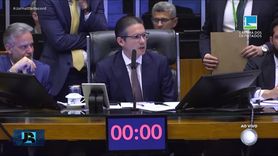 Deputados derrubam decreto do governo que aumenta o IOF