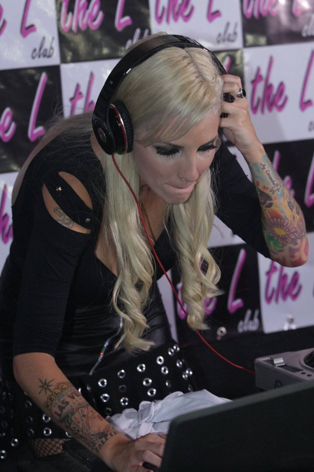 Clara tocando o seu set