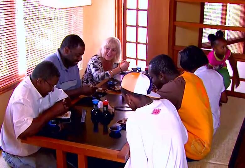 Enquanto isso, Maribel era super bem acolhida pela nova família e soube lidar com a diversidade