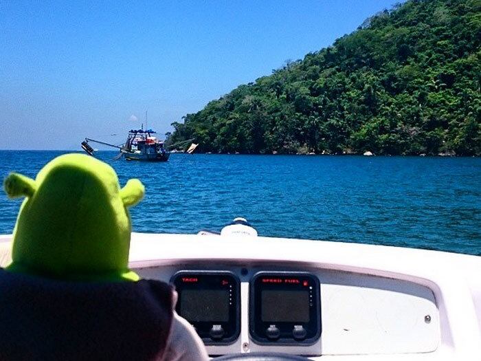 Até pilotar em alto mar, Sherk não escapou de mais uma!
+ Aproveite e confira as matérias do programa Domingo Show
+ Já curtiu a página do Domingo Show no Facebook? É só clicar!
+ Siga o Domingo Show no Twitter e receba todas as notícias do programa