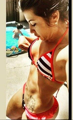 Ex-BBB mostrou barriga chapada