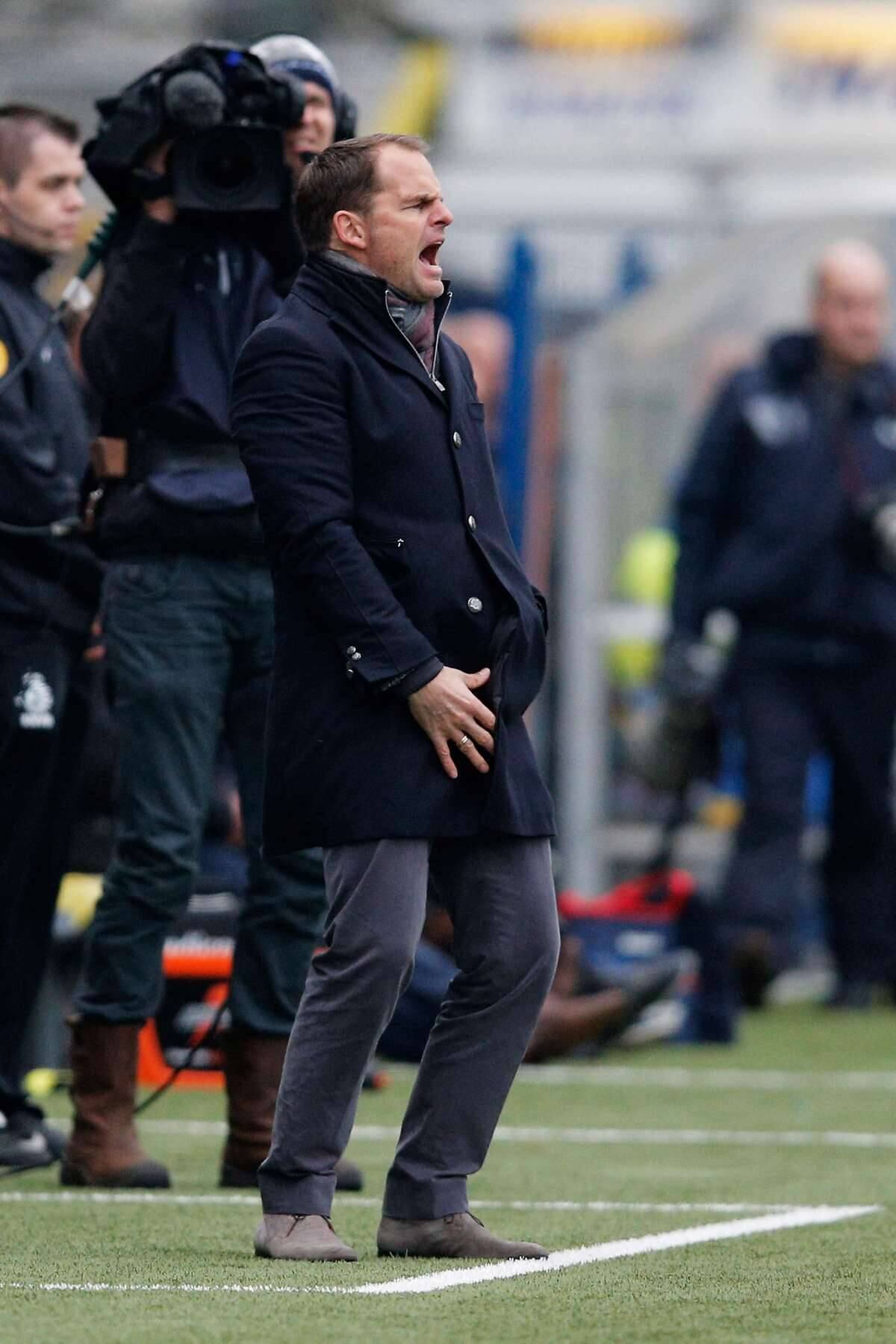 Frank de Boer é cotado para assumir o comando do Everton