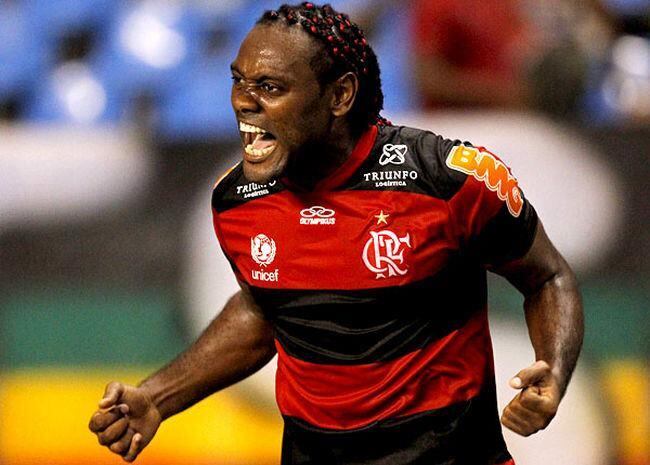 Vágner Love também andou pela
ponte-aérea. Jogou no Fla em 2010 e 2012 e hoje está no Corinthians