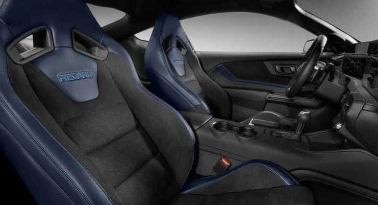 Modelo também adotará a tonalidade azul nos bancos, que são Recaro