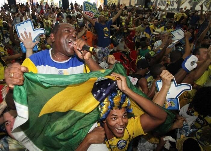 O desfile da escola da Tijuca foi marcado pelas alegorias vivas do carnavalesco Paulo Barros desde 2004
