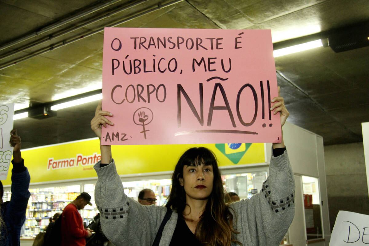 A grafiteira Verônica Amores participou do protesto na noite de terça