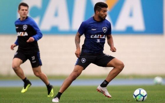 Imagens de Aguirre pelo Botafogo